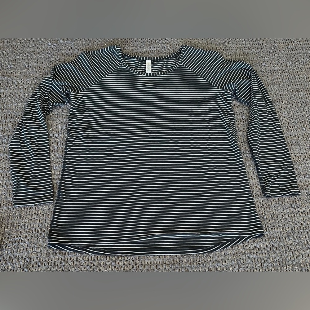 Lululemon long sleeve top size 8